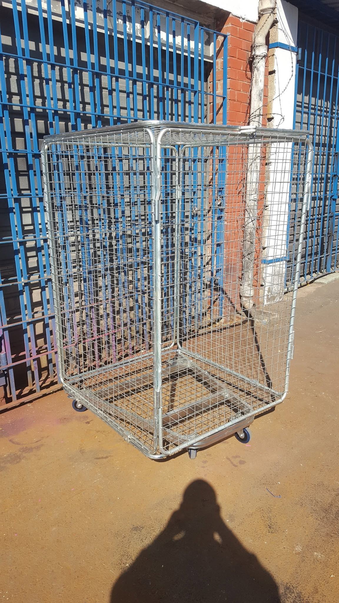 Mesh cage, workshop-built