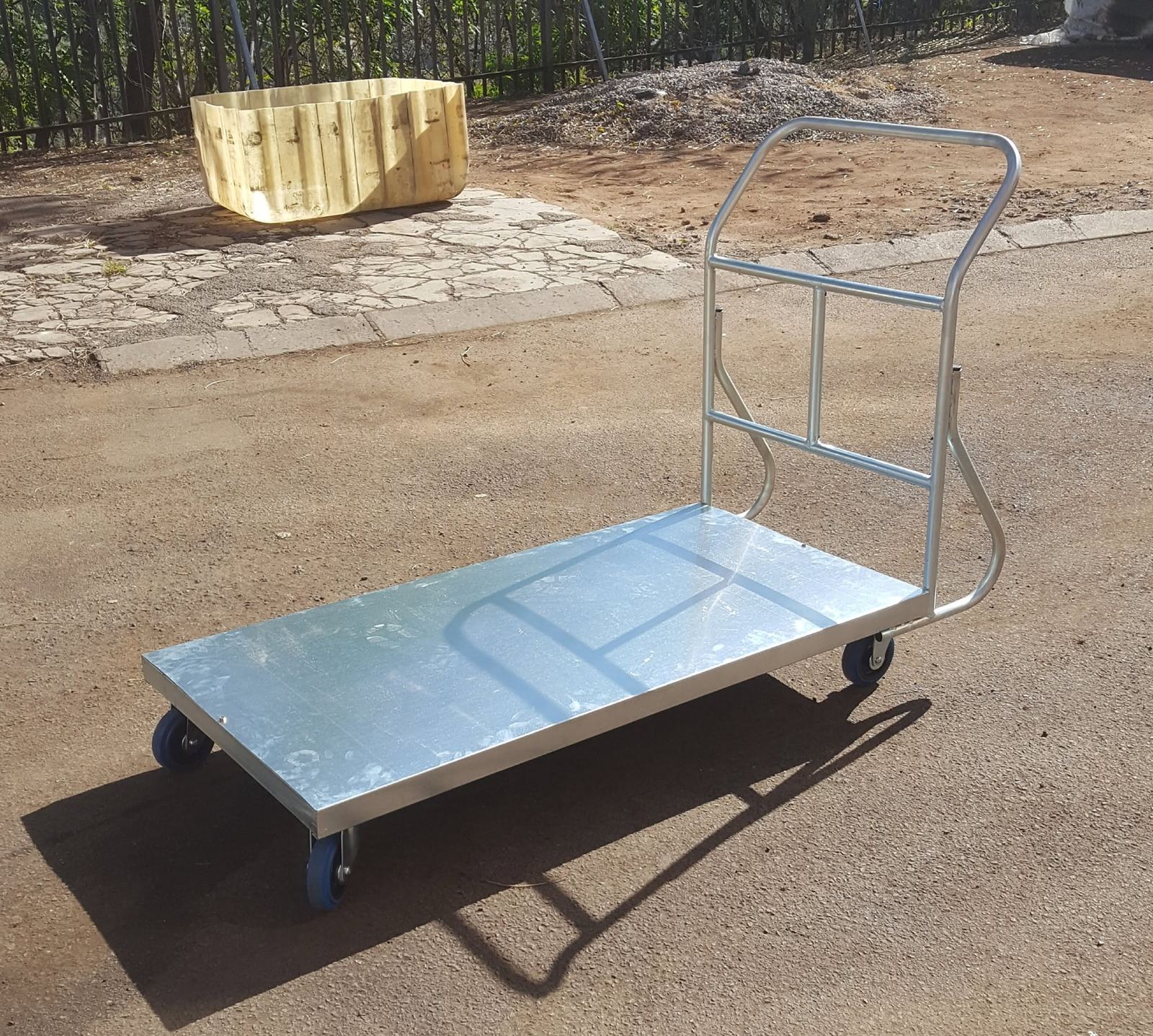 Flatbed trolley, welded frame