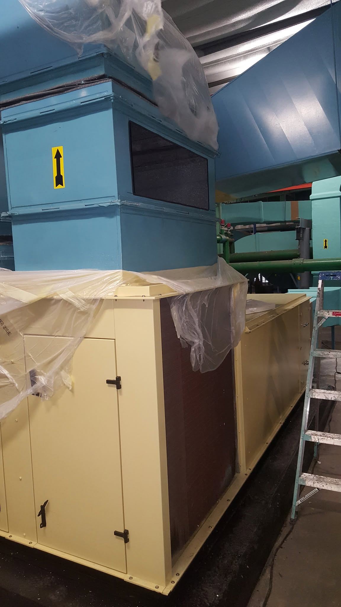 Ducting enclosure, tilted for transport