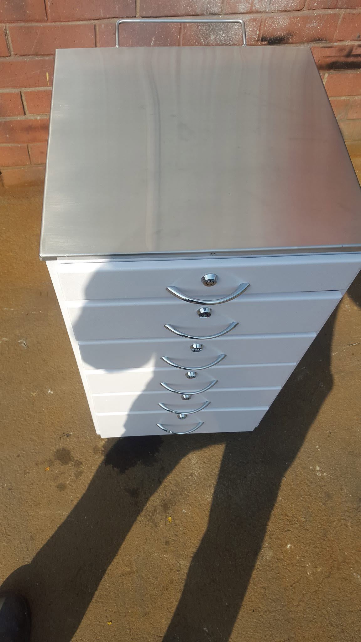 Stainless steel cabinet, closed