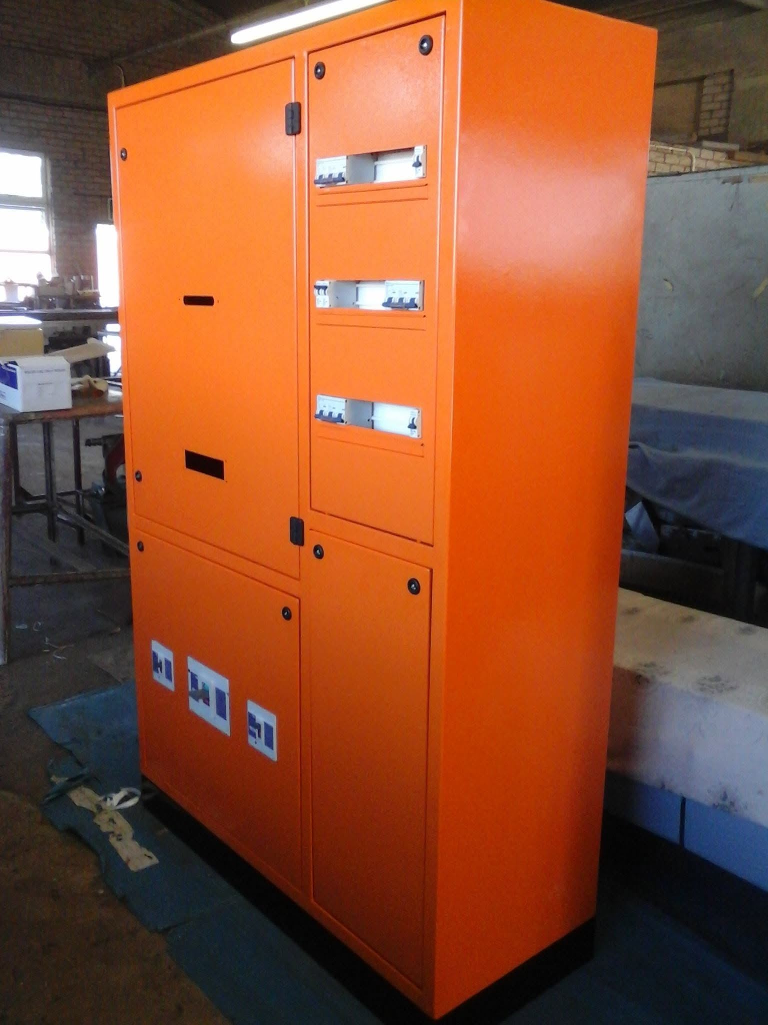 Freestanding steel locker, powder-coated